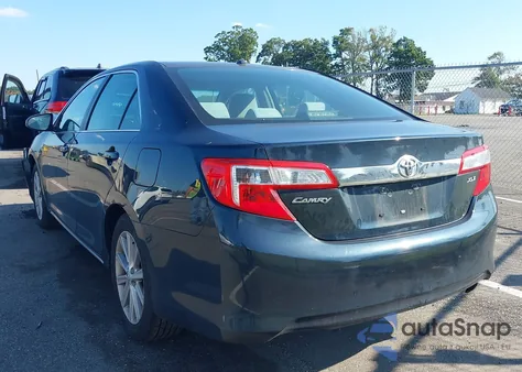 2014 Toyota Camry Xle z USA, uszkodzony, nr VIN 4T4BF1FK5ER390973